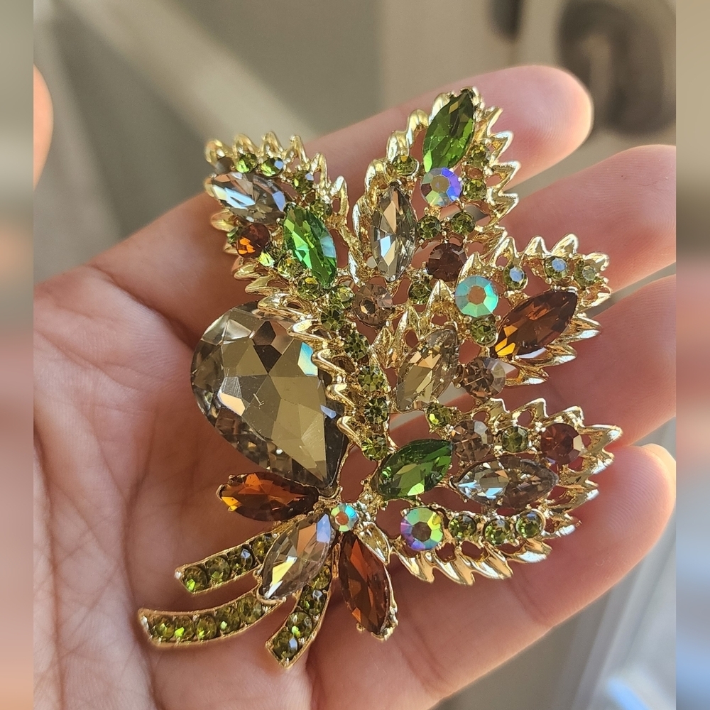 Large Sparkling Leaf Brooch – Gold Tone, Green & Brown Crystals